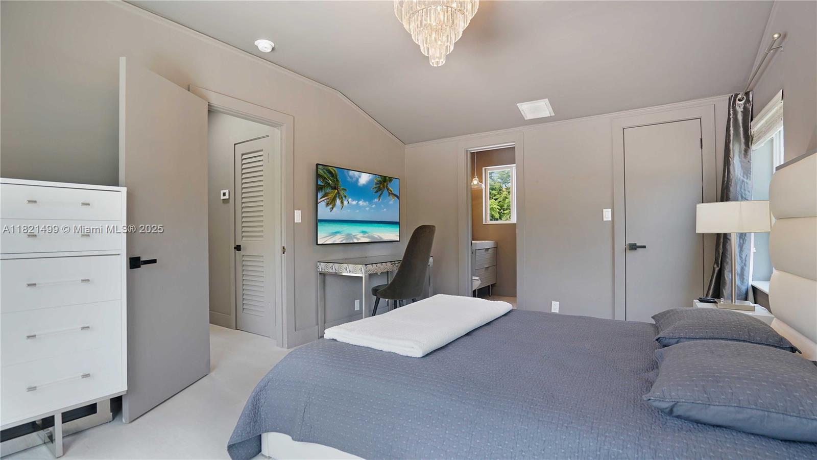 5650 Pine Tree Drive Miami Beach, FL 33140 - Photo 35 of 48