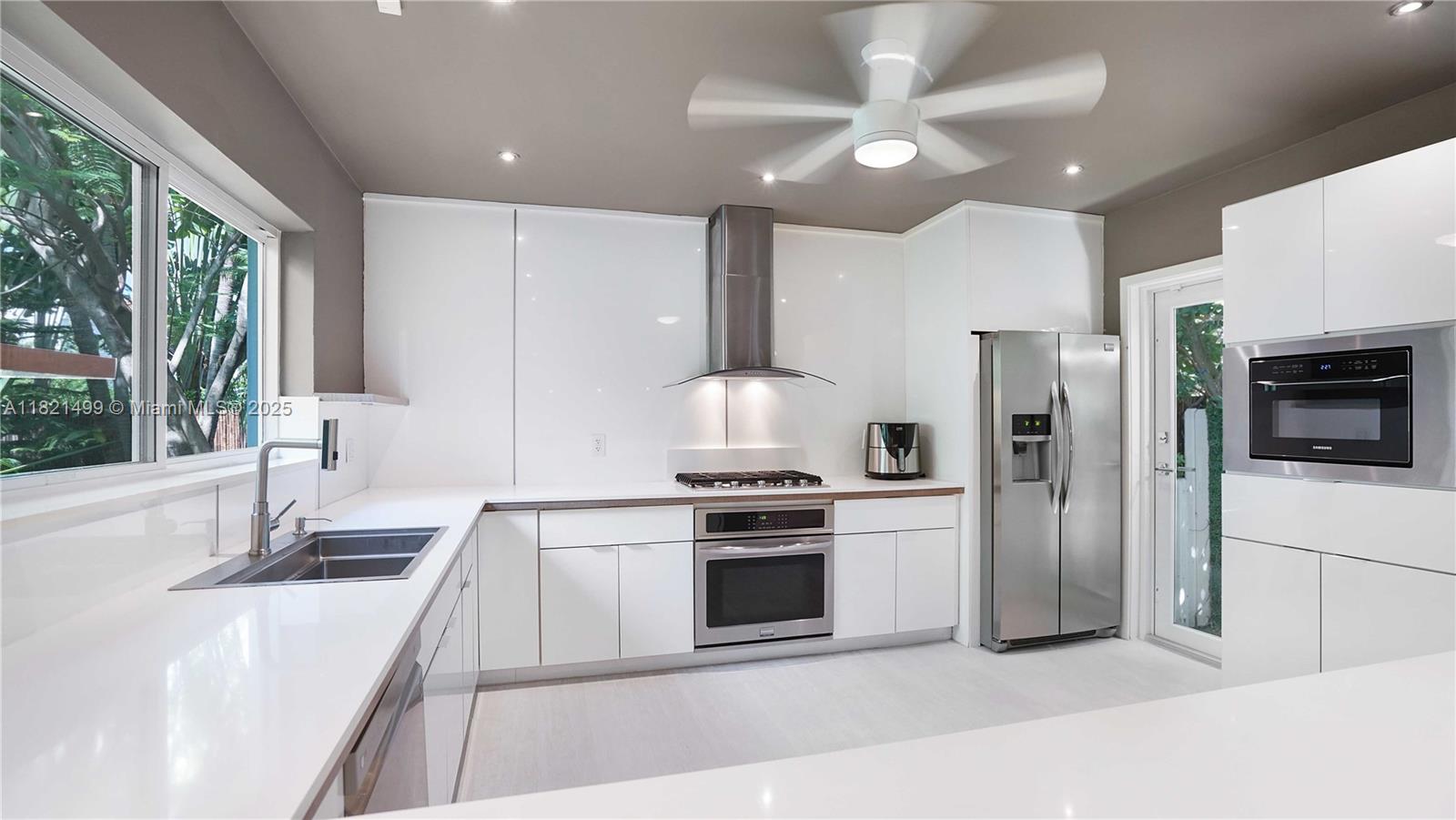 5650 Pine Tree Drive Miami Beach, FL 33140 - Photo 40 of 48