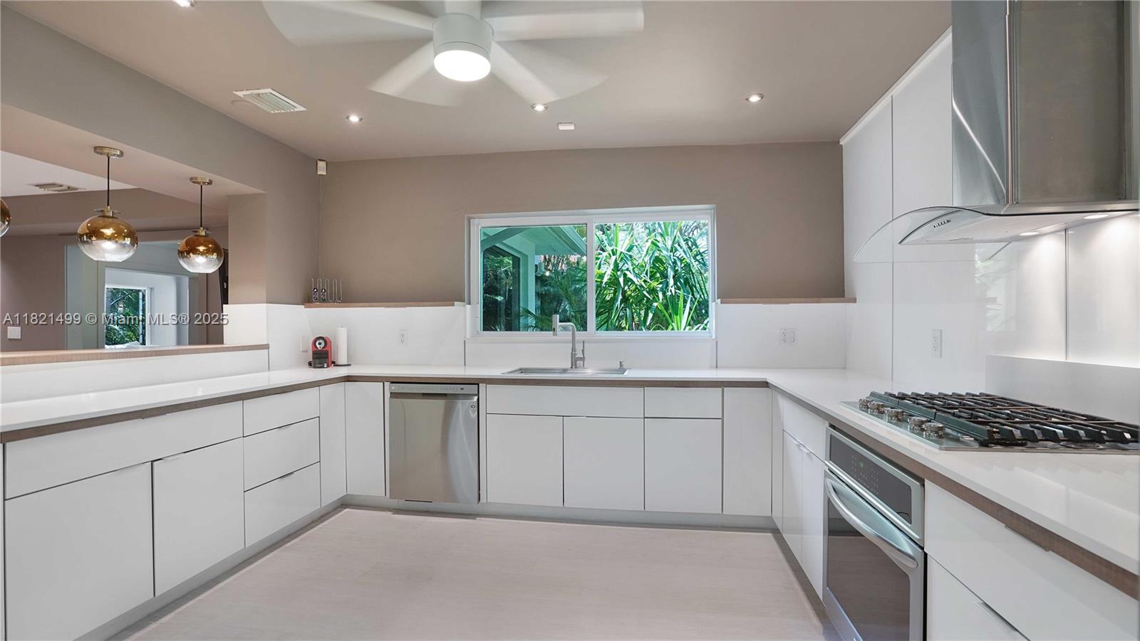 5650 Pine Tree Drive Miami Beach, FL 33140 - Photo 7 of 48