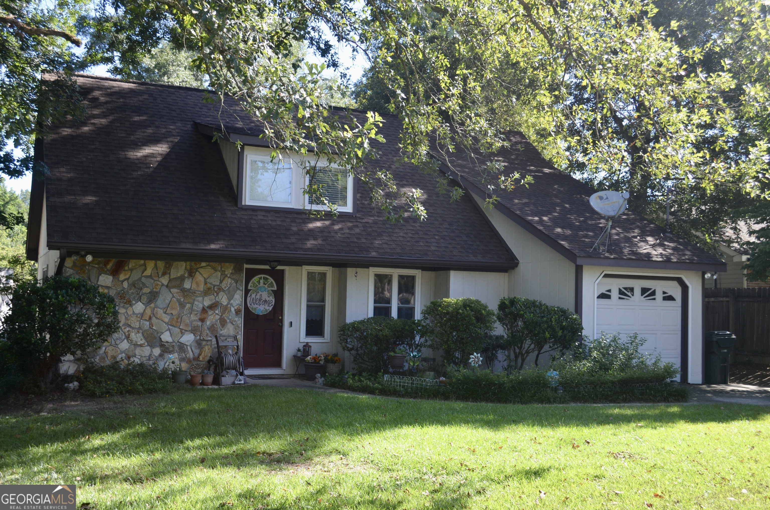 116 Elk Run Warner Robins, GA 31088 - Photo 1 of 43 a view of a house with a garden