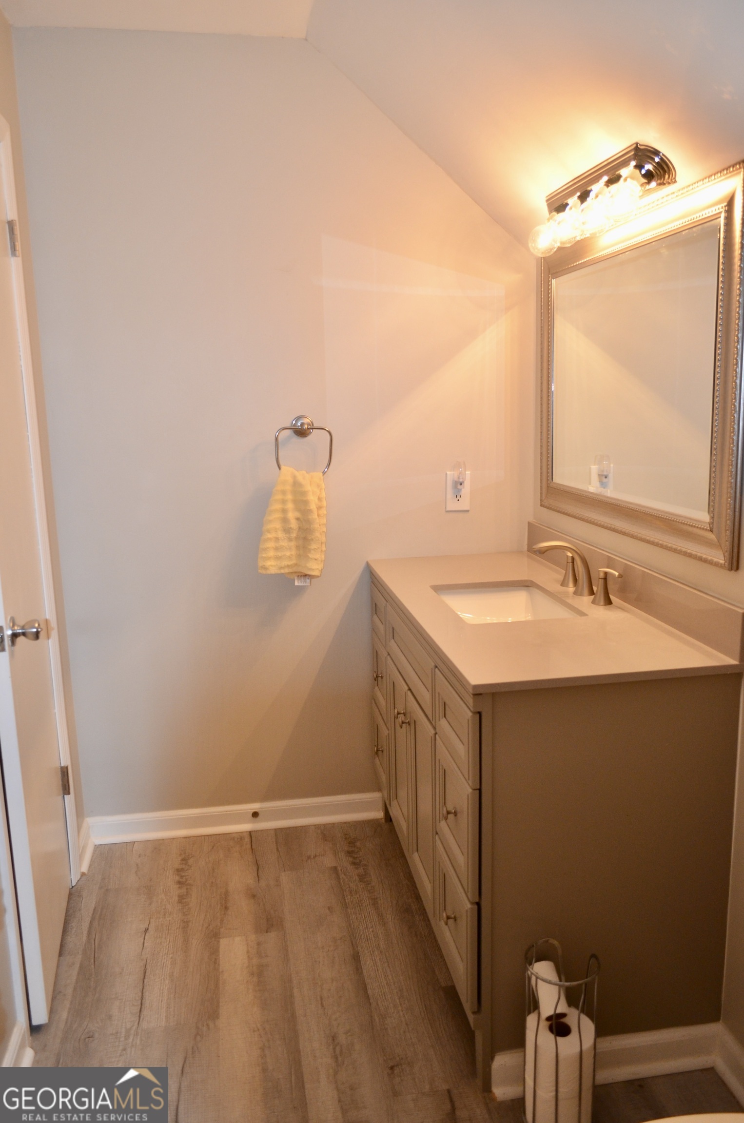 116 Elk Run Warner Robins, GA 31088 - Photo 17 of 43 a bathroom with a sink and a mirror