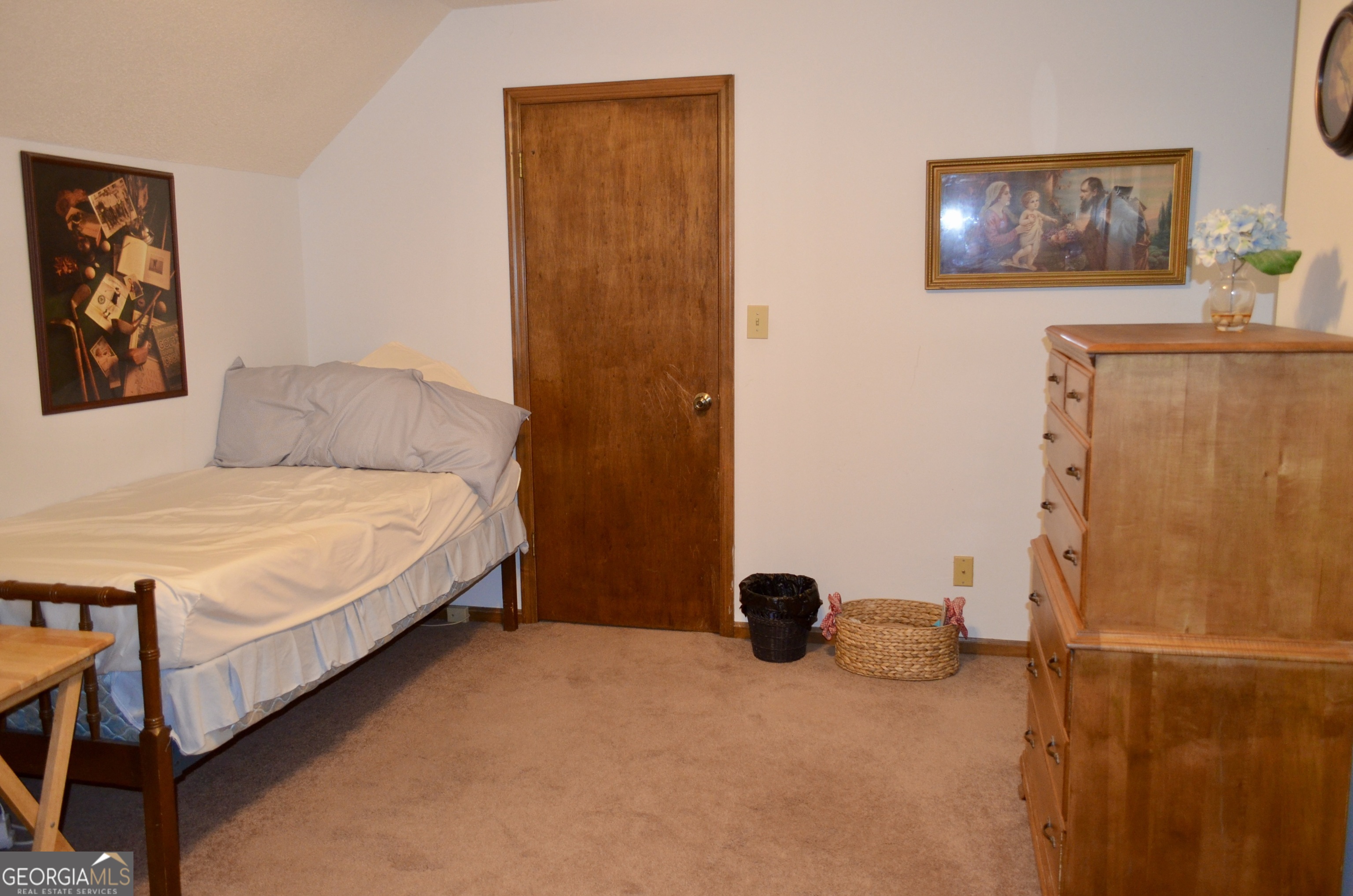 116 Elk Run Warner Robins, GA 31088 - Photo 24 of 43 a bedroom with a bed and a wall painting