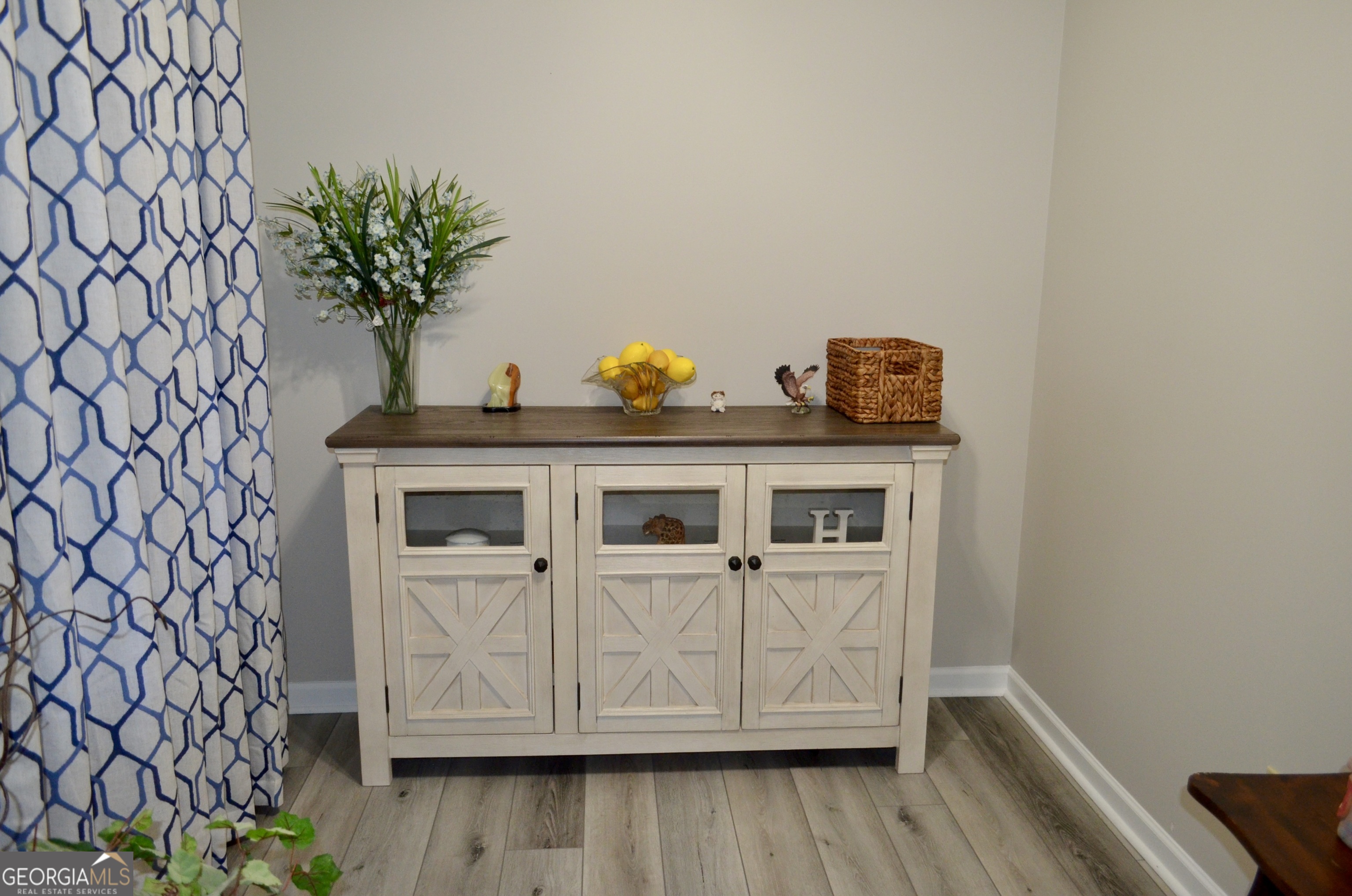 116 Elk Run Warner Robins, GA 31088 - Photo 28 of 43 a view of entryway with wooden floor