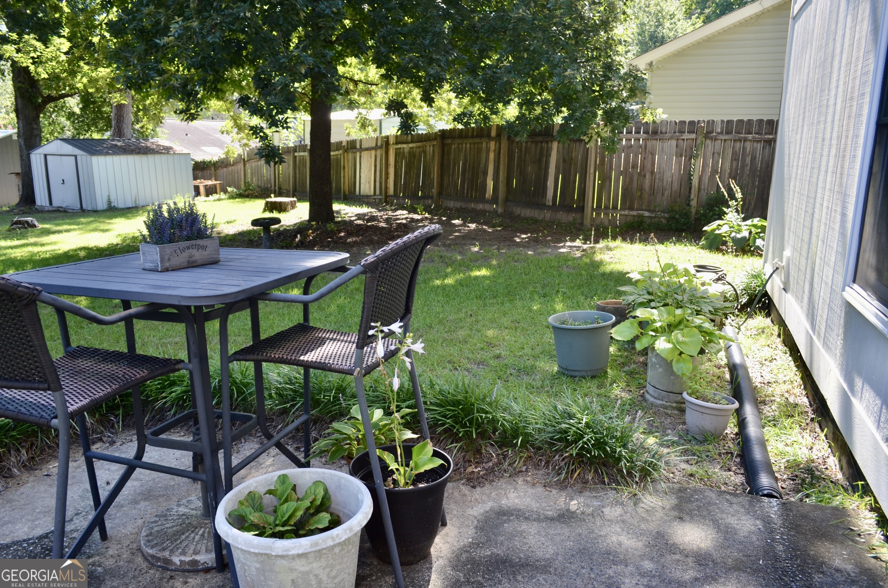 116 Elk Run Warner Robins, GA 31088 - Photo 35 of 43 a view of a chairs and table in the backyard