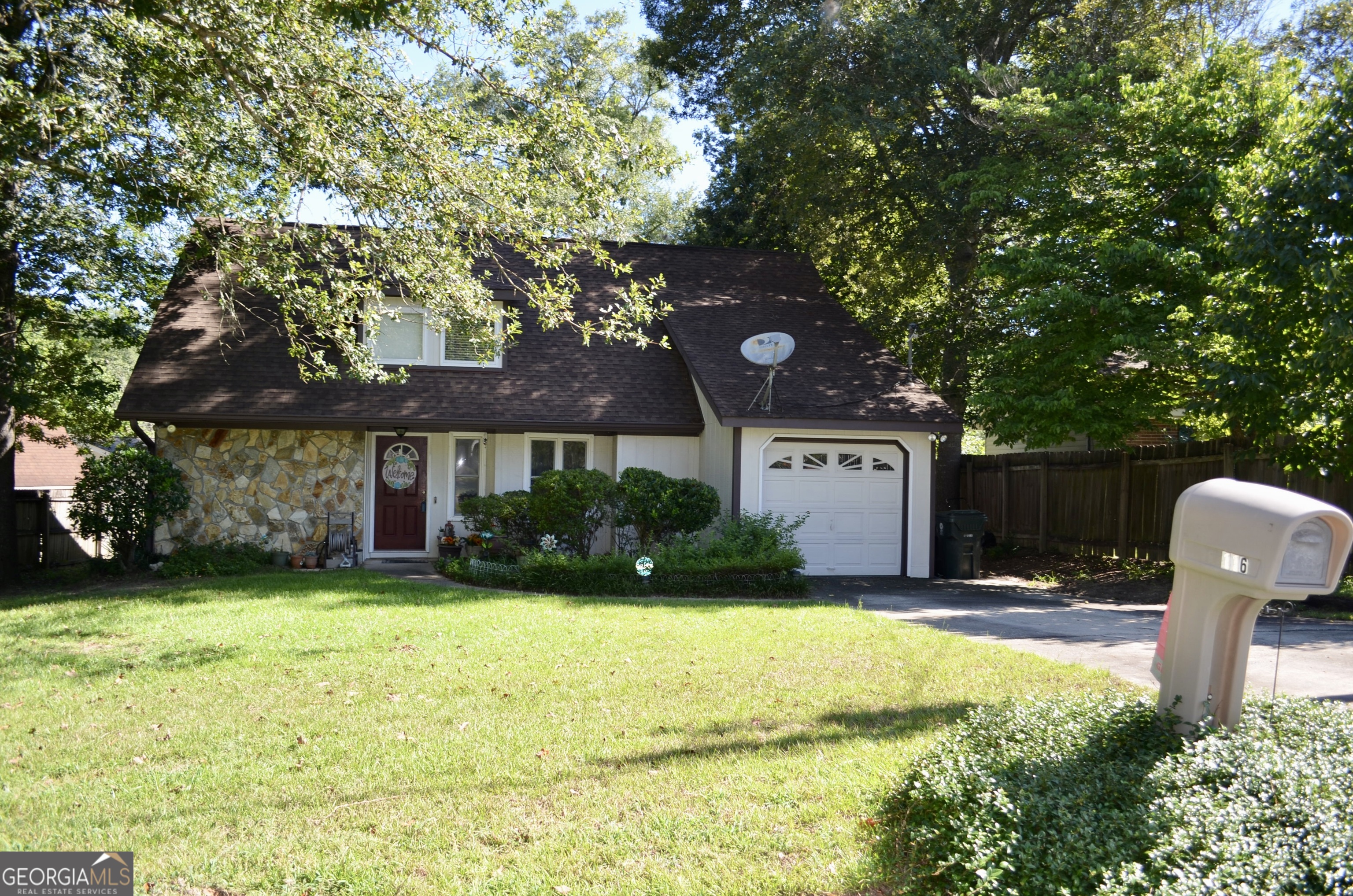 116 Elk Run Warner Robins, GA 31088 - Photo 40 of 43 a view of a house with a yard and tree
