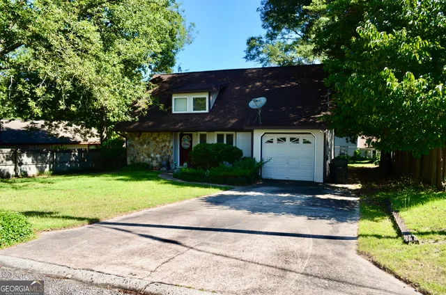 a view of a sign board with yard