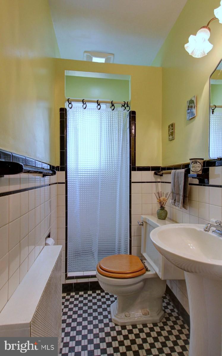 4611 Beechwood Road College Park, MD 20740 - Photo 14 of 30 main level bath, is vintage black and white