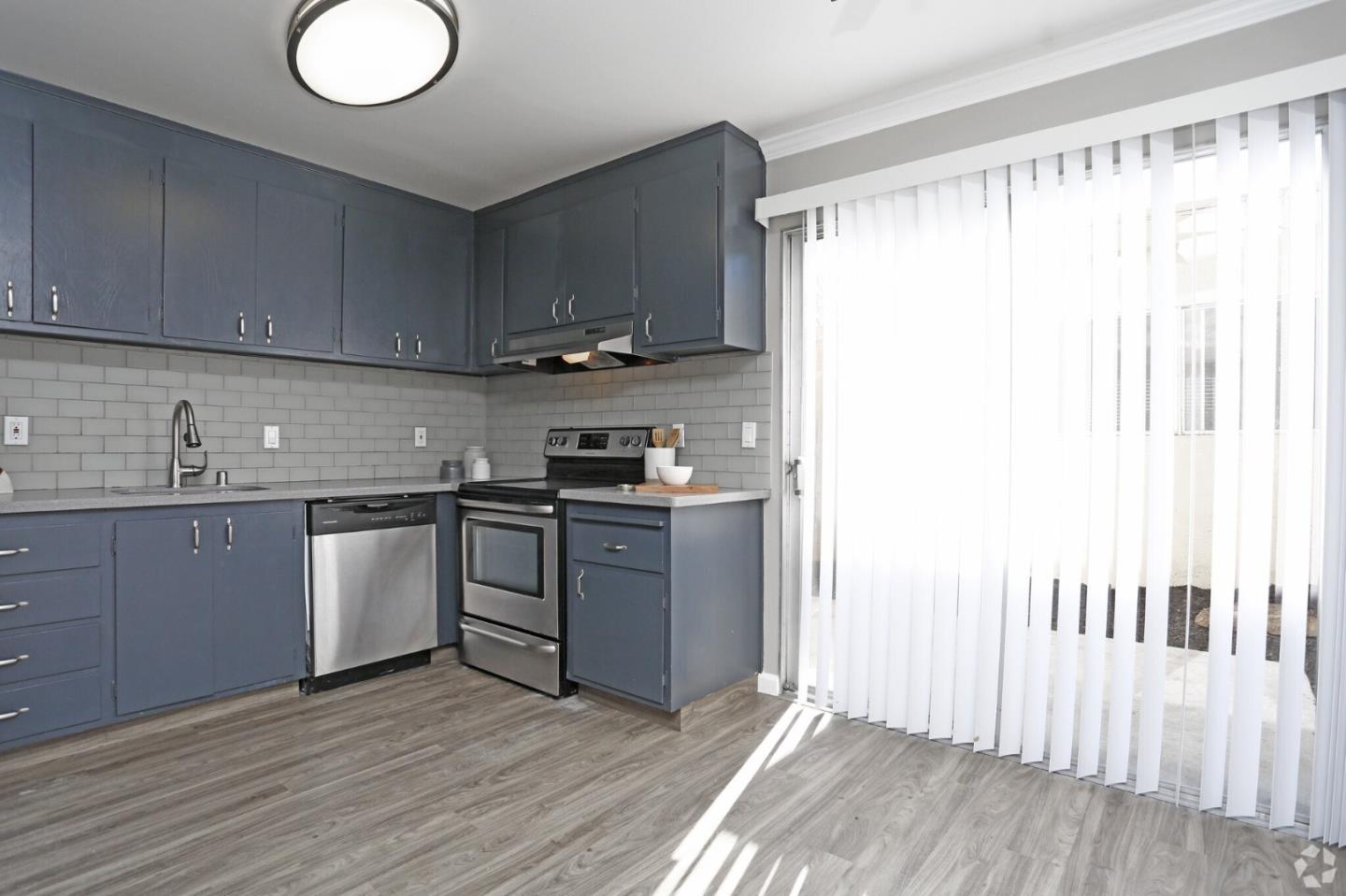 2275 Grove Way Castro Valley, CA 94546 - Photo 4 of 27