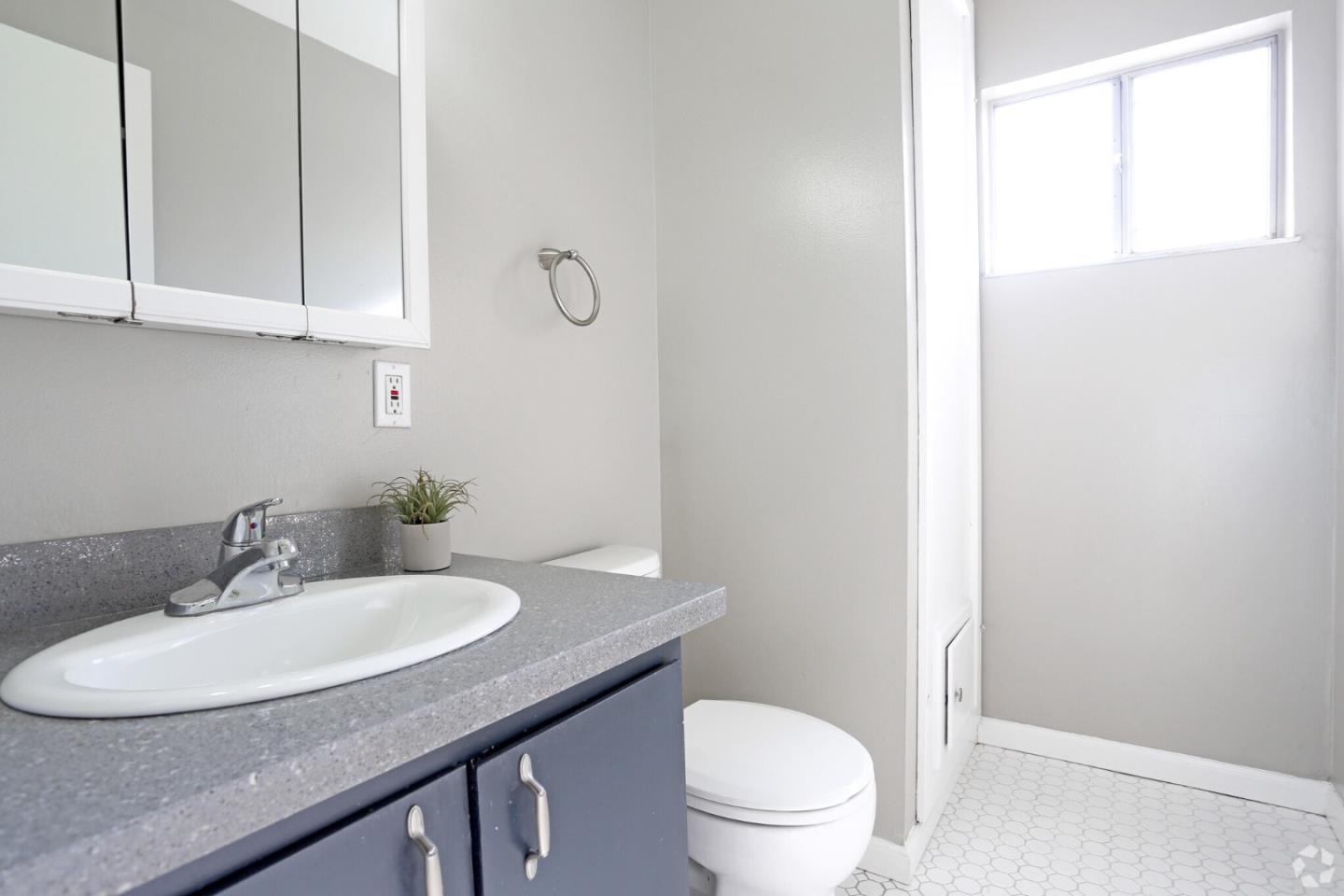 2275 Grove Way Castro Valley, CA 94546 - Photo 6 of 27