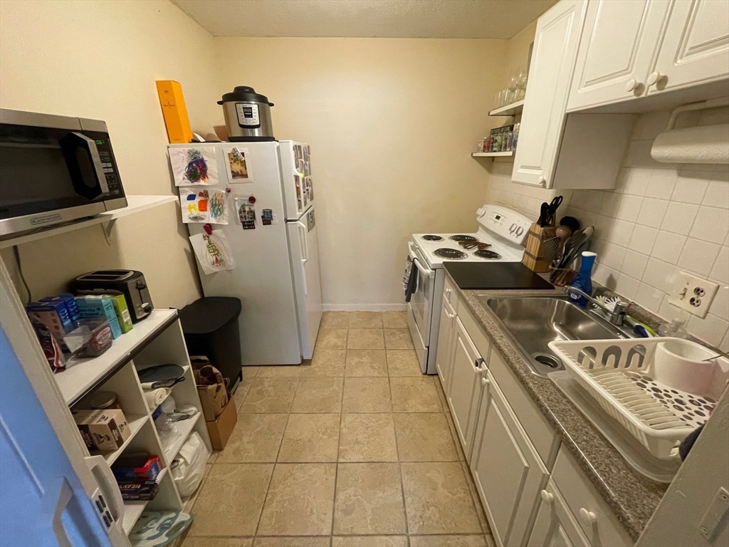 73 Charlesbank Road, Unit 101 Newton, MA 02458 - Photo 6 of 9