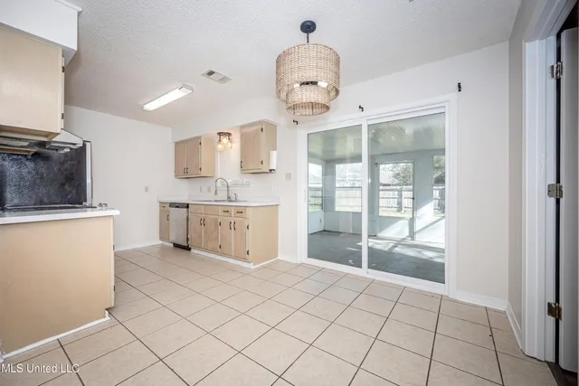 $1,750 | 1316 Deana Road, Ocean Springs, MS 39564