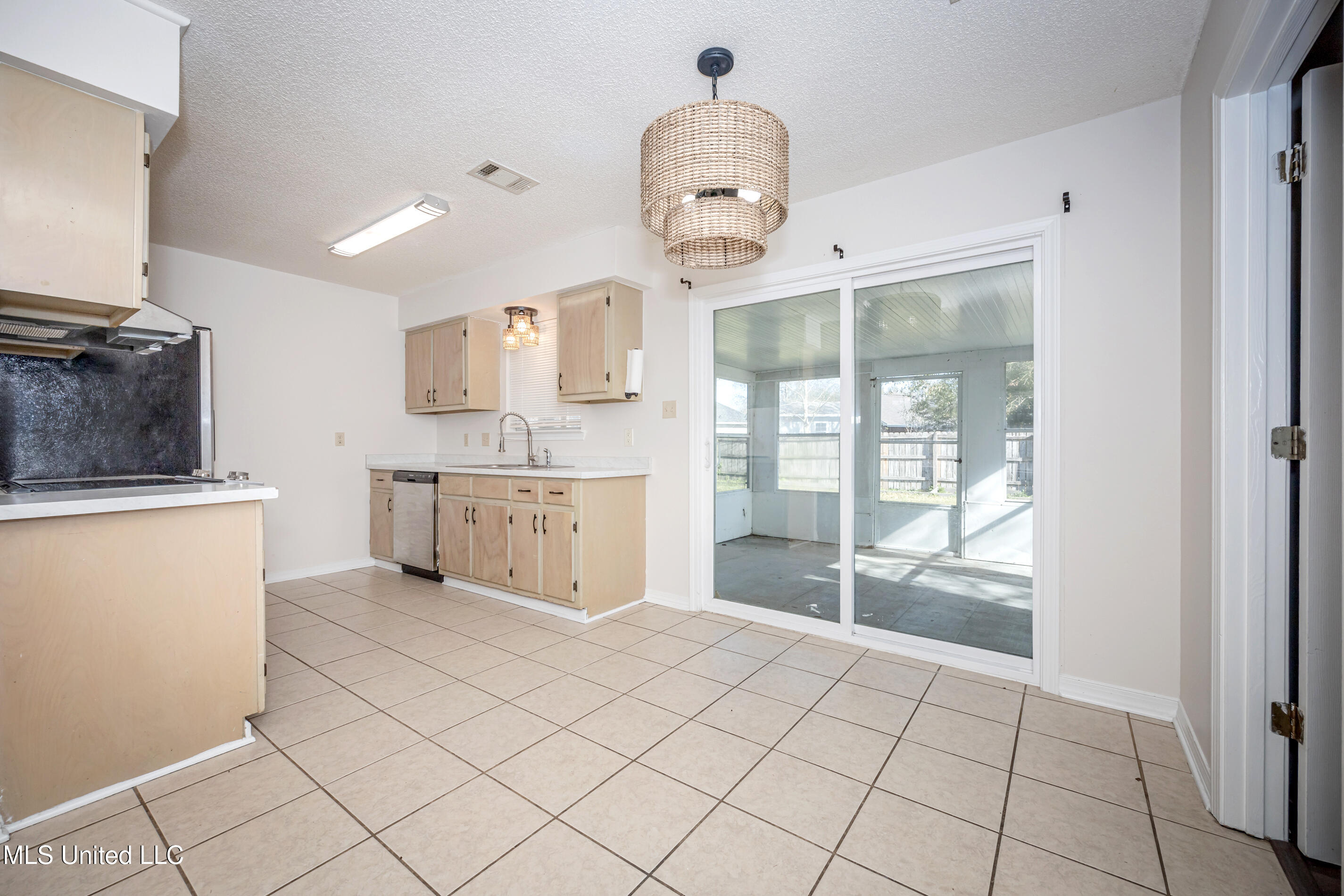 1316 Deana Road Ocean Springs, MS 39564 - Photo 11 of 36 IMG_5106