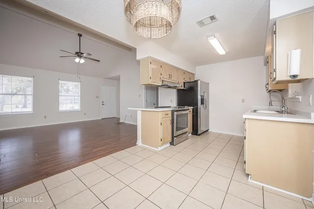 $1,750 | 1316 Deana Road, Ocean Springs, MS 39564