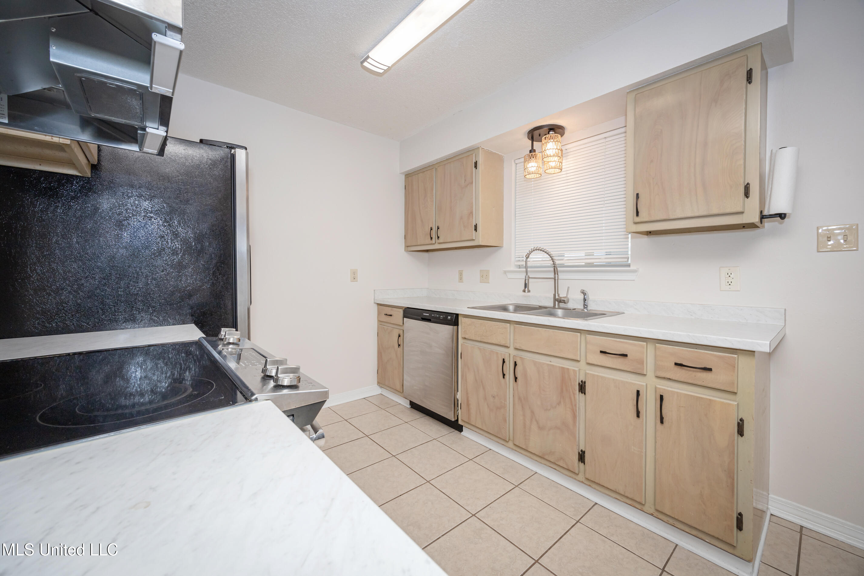 1316 Deana Road Ocean Springs, MS 39564 - Photo 14 of 36 IMG_5109