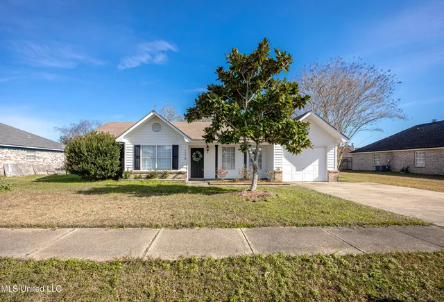 $1,750 | 1316 Deana Road, Ocean Springs, MS 39564