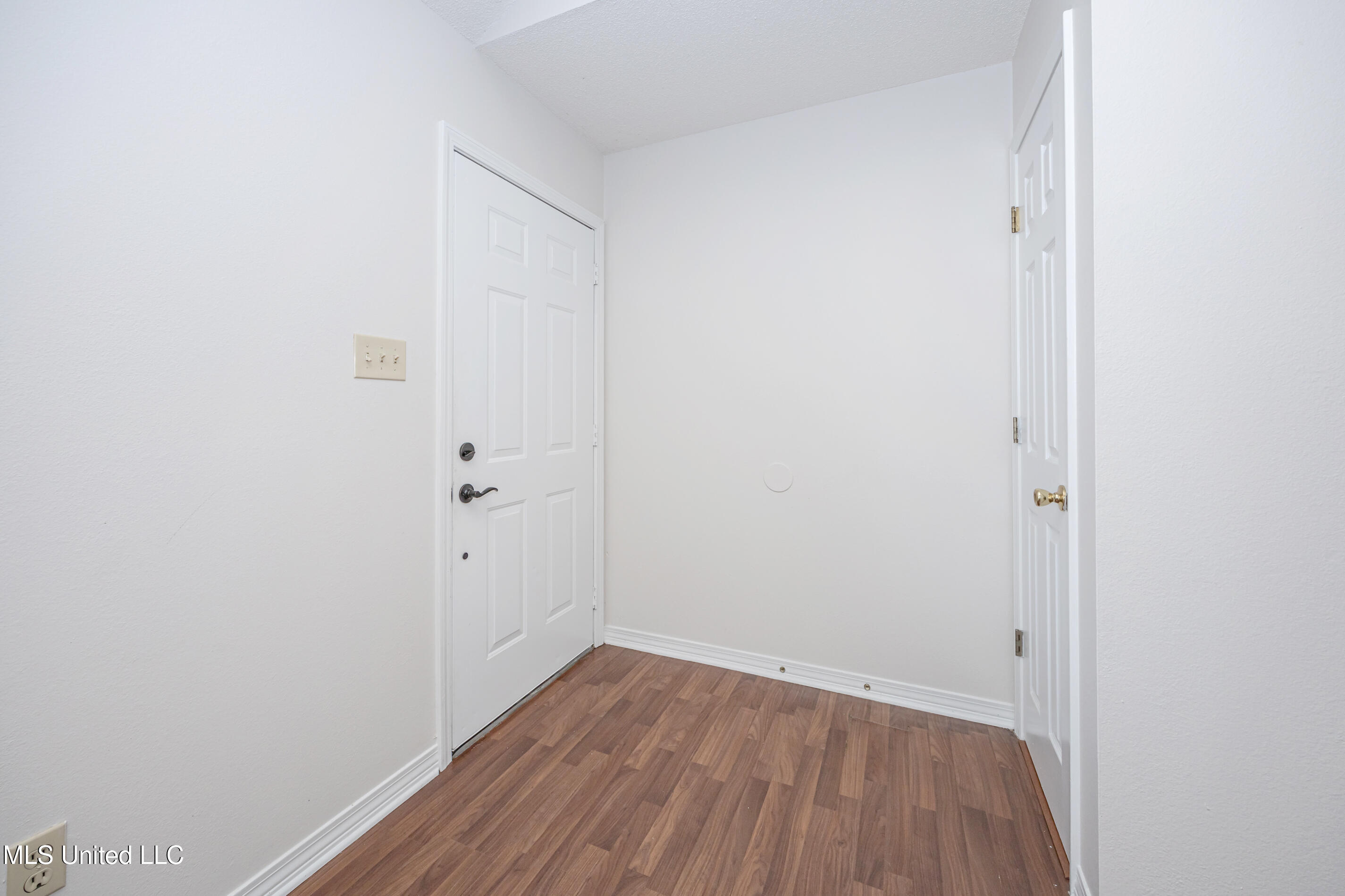 1316 Deana Road Ocean Springs, MS 39564 - Photo 4 of 36 IMG_5097