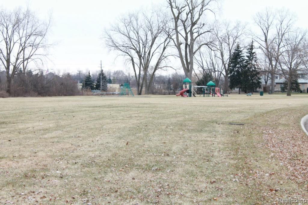 19416 Coachwood Road Riverview, MI 48193 - Photo 30 of 31 Park is 6 houses away.