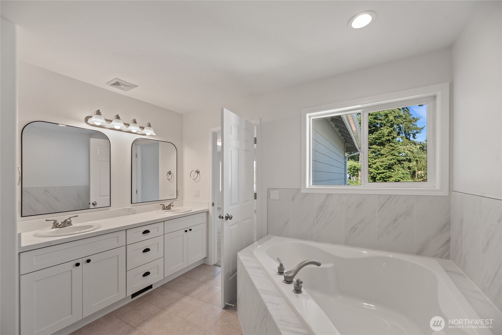 765 Vashon Avenue Northeast Renton, WA 98059 - Photo 16 of 27