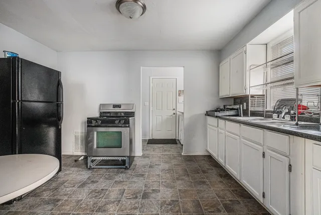 $85,000 | 1360 Whitney Avenue, Benton Harbor, MI 49022