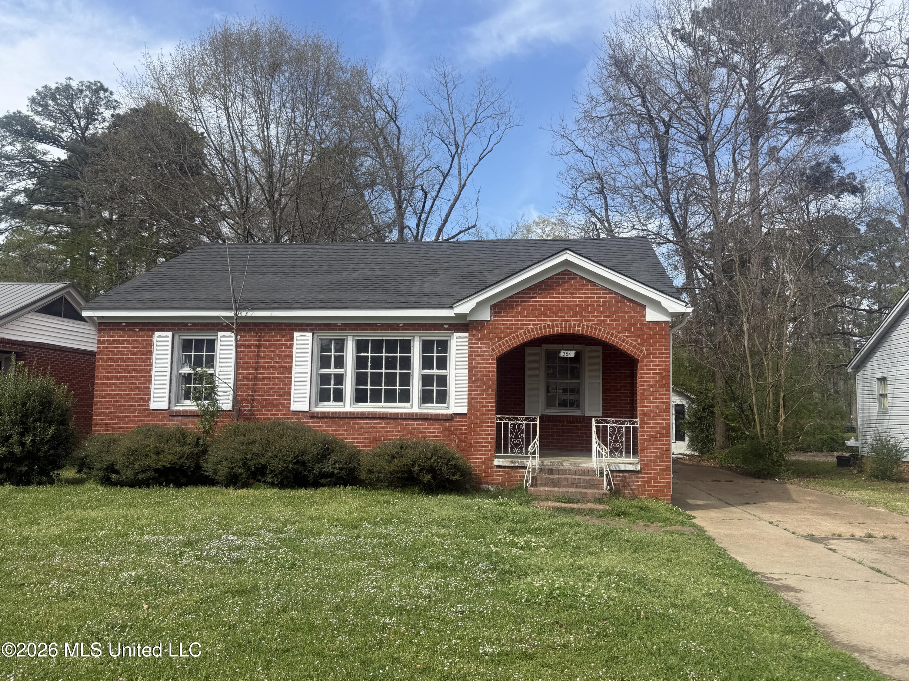 354 Walthall Street Grenada, MS 38901 - Photo 1 of 25 IMG_6721