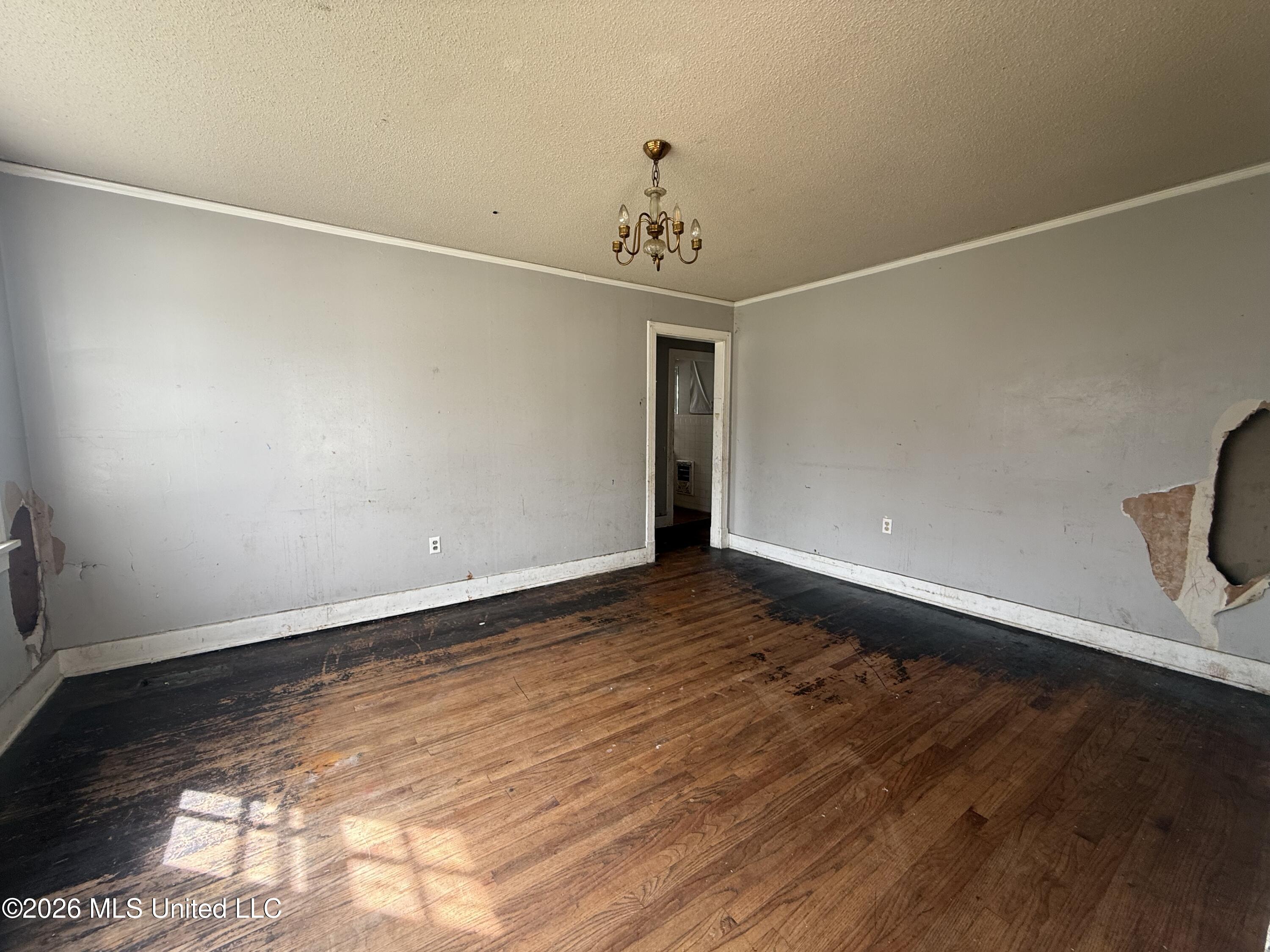 354 Walthall Street Grenada, MS 38901 - Photo 5 of 25 IMG_6723