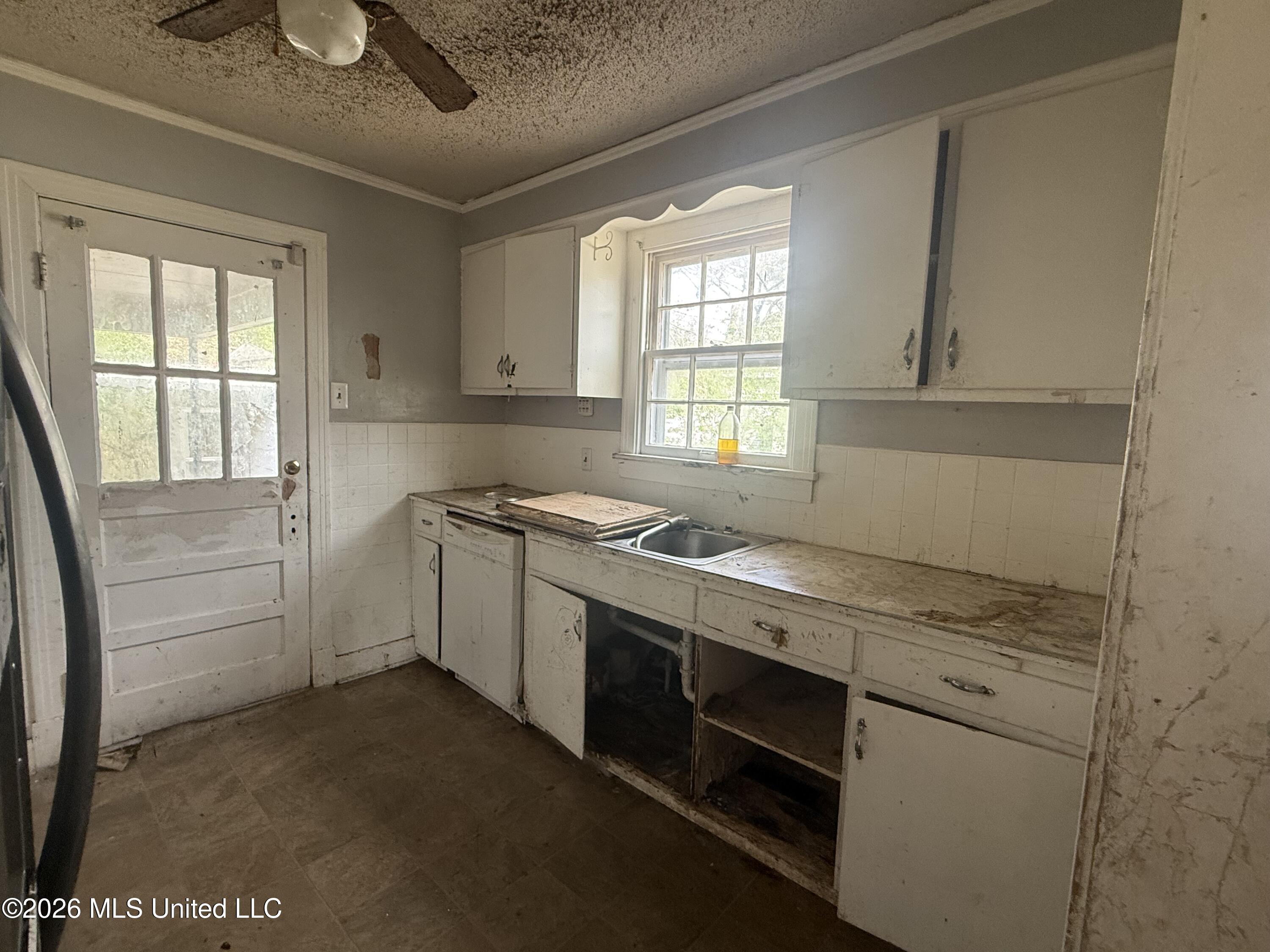 354 Walthall Street Grenada, MS 38901 - Photo 7 of 25 IMG_6729