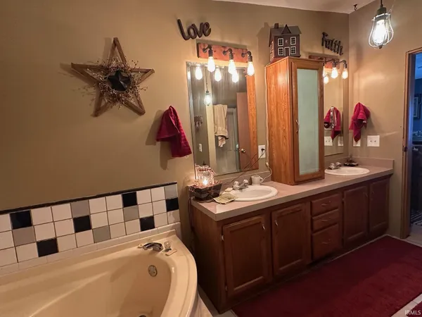 $299,900 | 3487 South 800 East, Hamilton, IN 46742