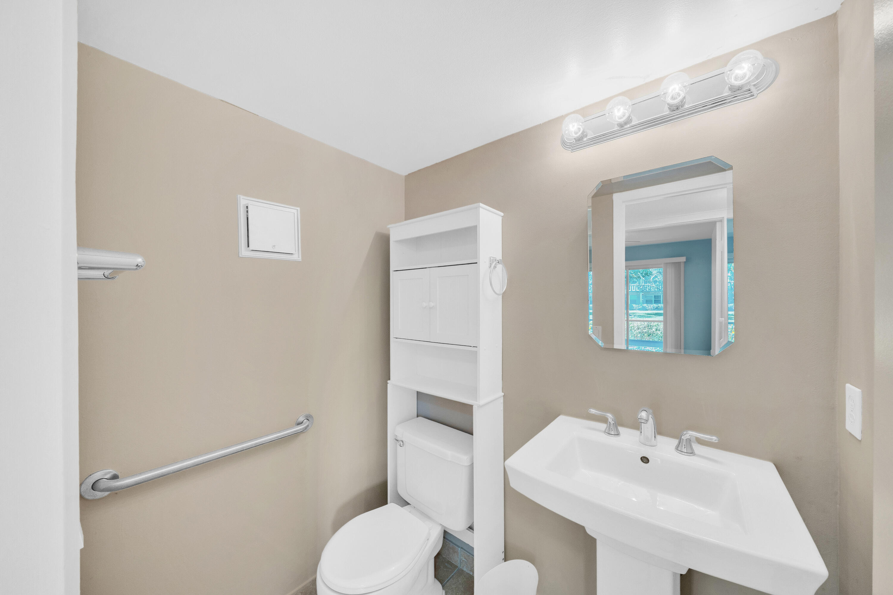 169 Suffolk F Boca Raton, FL 33434 - Photo 22 of 39 11 Half Bath (2)