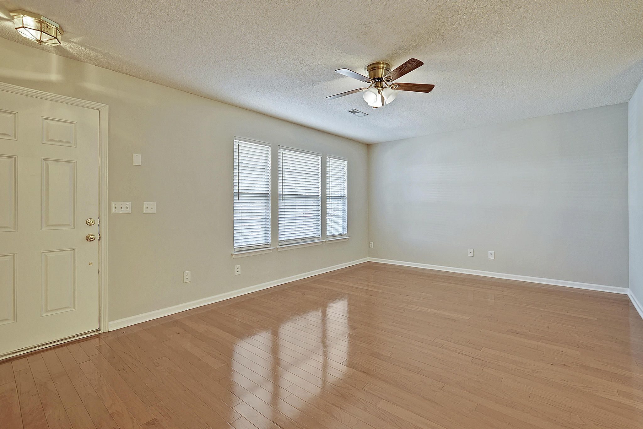476 Doane Way Wando, SC 29492 - Photo 6 of 23 Living Room