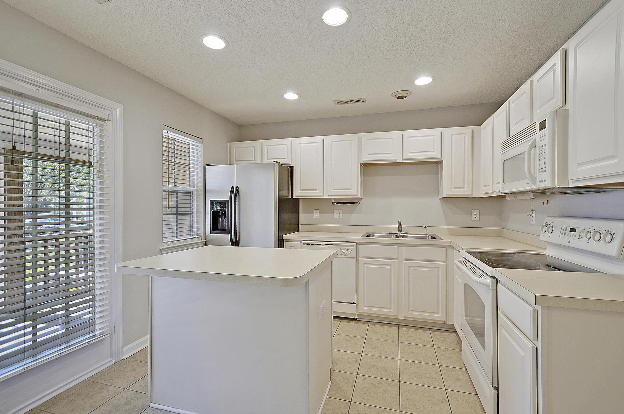 476 Doane Way Wando, SC 29492 - Photo 7 of 23 Kitchen3