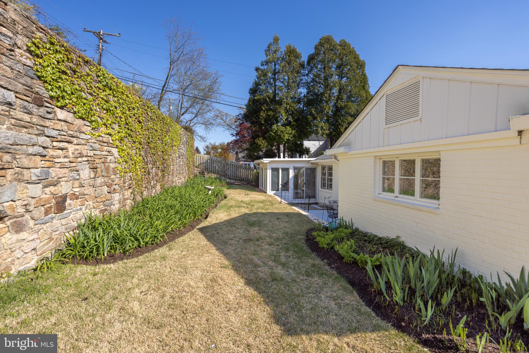412 Aigburth Road Baltimore, MD 21286 - Photo 24 of 32 Charming garden retreat with stone wall.