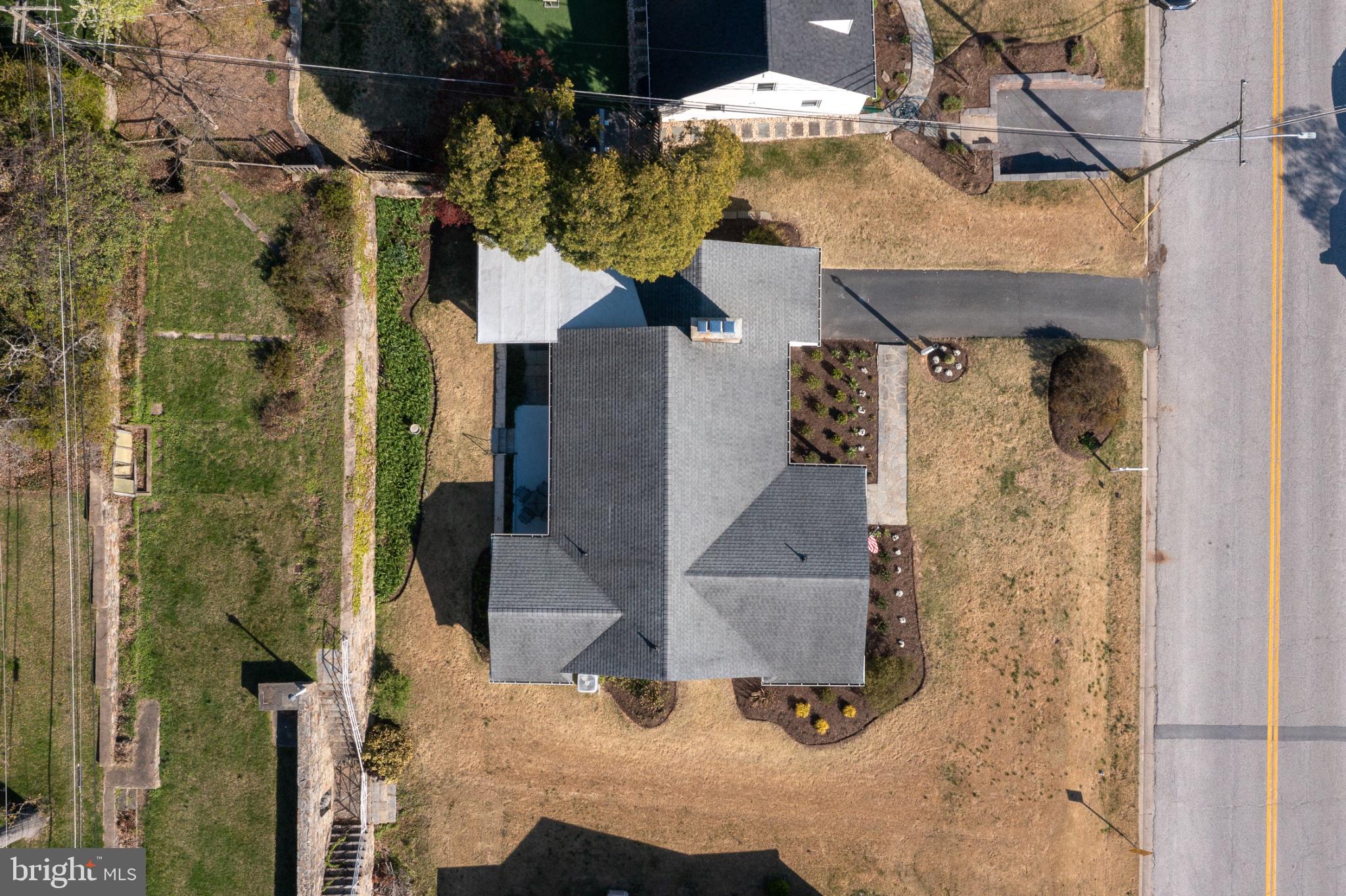 412 Aigburth Road Baltimore, MD 21286 - Photo 31 of 32 Charming home with lush landscaping.