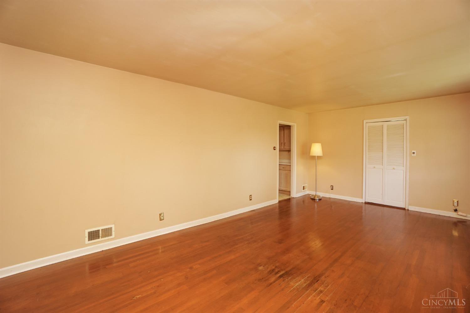 4084 Dry Ridge Road Cincinnati, OH 45252 - Photo 6 of 20 Gallery Image 6