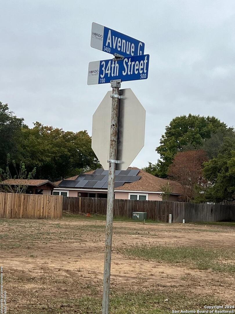 702 34th Street Hondo, TX 78861 - Photo 3 of 6