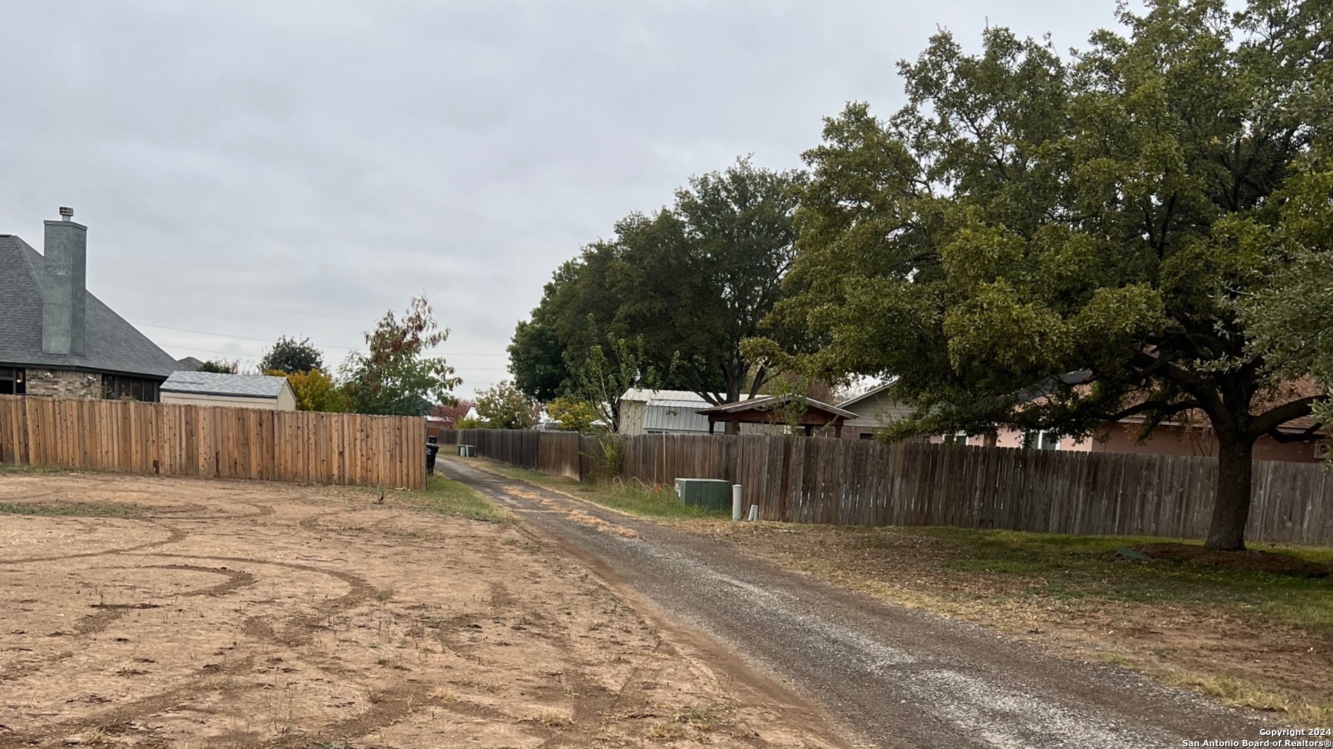 702 34th Street Hondo, TX 78861 - Photo 5 of 6