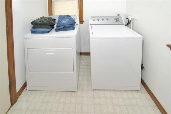 9 Luden Street Springfield, MA 01118 - Photo 5 of 5 Gallery Image 5