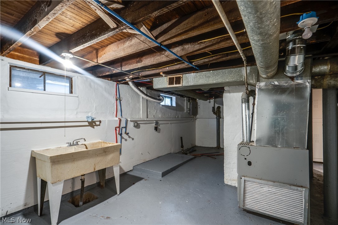 934 Royal Road Cleveland, OH 44110 - Photo 16 of 17 Utility Room