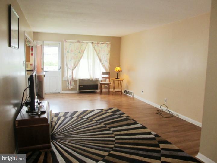 262 Hoffman Road Ridley Park, PA 19078 - Photo 3 of 9 Living Room