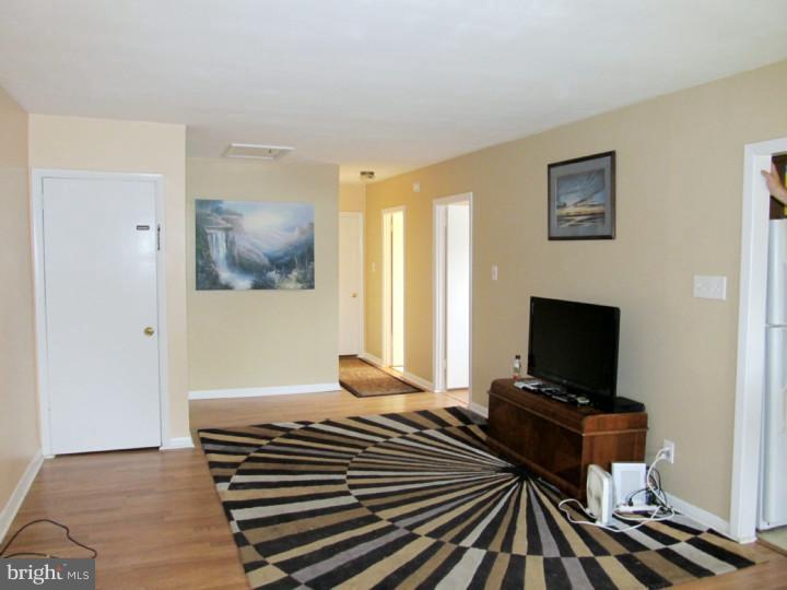262 Hoffman Road Ridley Park, PA 19078 - Photo 4 of 9 Living Room