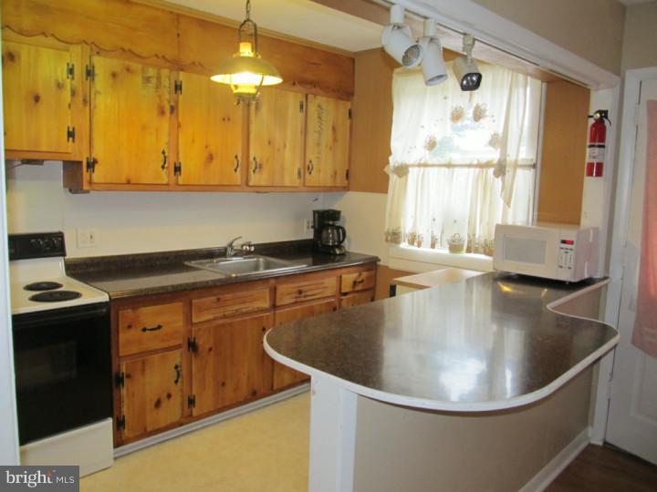 262 Hoffman Road Ridley Park, PA 19078 - Photo 6 of 9 Kitchen
