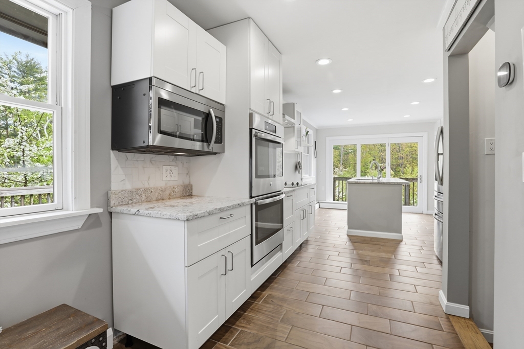 31 Chapman Road Boxford, MA 01921 - Photo 10 of 39 Gallery Image 10