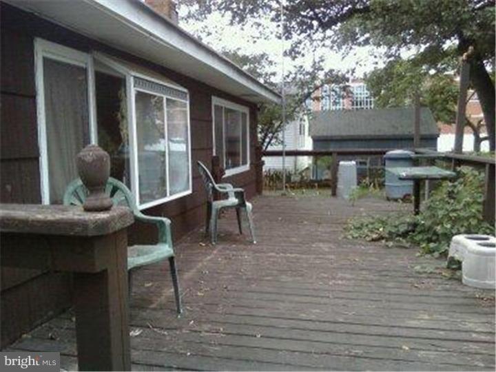 10 East Laurel Road Stratford, NJ 08084 - Photo 3 of 8 Deck