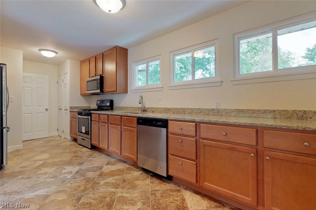 29302 White Road Wickliffe, OH 44092 - Photo 12 of 35 Gallery Image 12