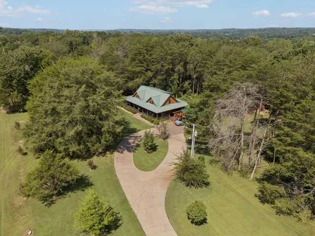 $585,000 | 602 Gaither Hinson Road, Waynesboro, TN 38485