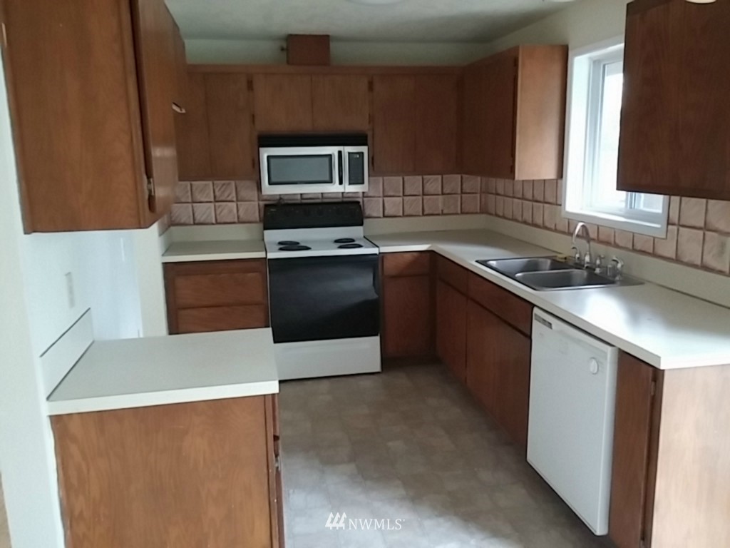 4267 Kellum Ranch Road Northwest Bremerton, WA 98312 - Photo 4 of 11 Gallery Image 4