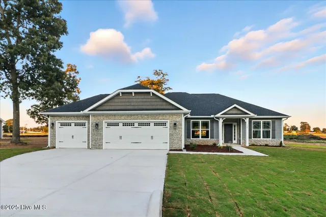 $367,750 | 102 Brighton Street, La Grange, NC 28551