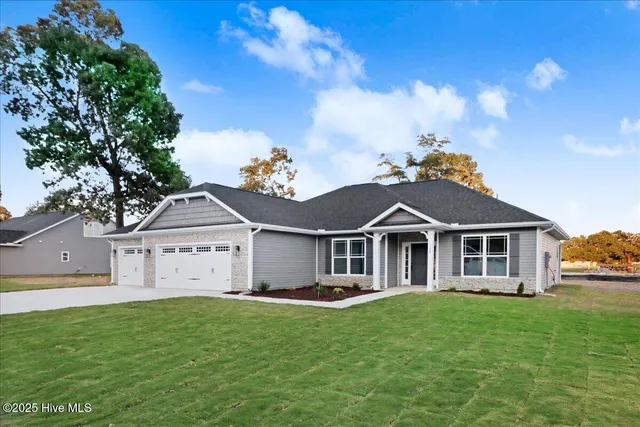 $367,750 | 102 Brighton Street, La Grange, NC 28551