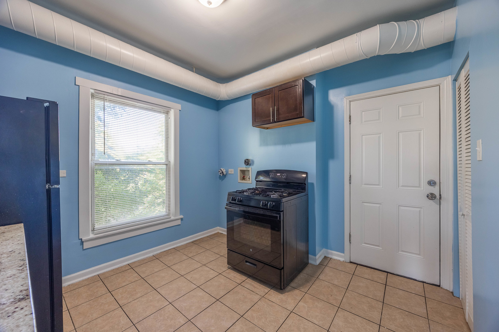 4058 West Congress Parkway, Unit 2S Chicago, IL 60624 - Photo 7 of 13 a kitchen with a stove and a microwave