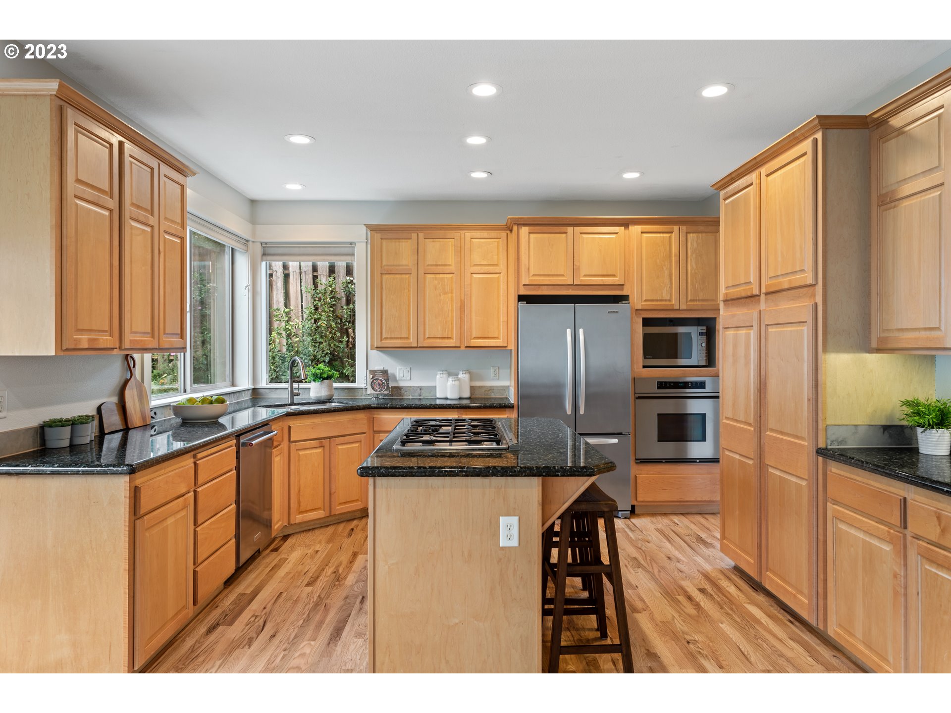 3035 Southwest Carson Street Portland, OR 97219 - Photo 12 of 36 Gallery Image 12