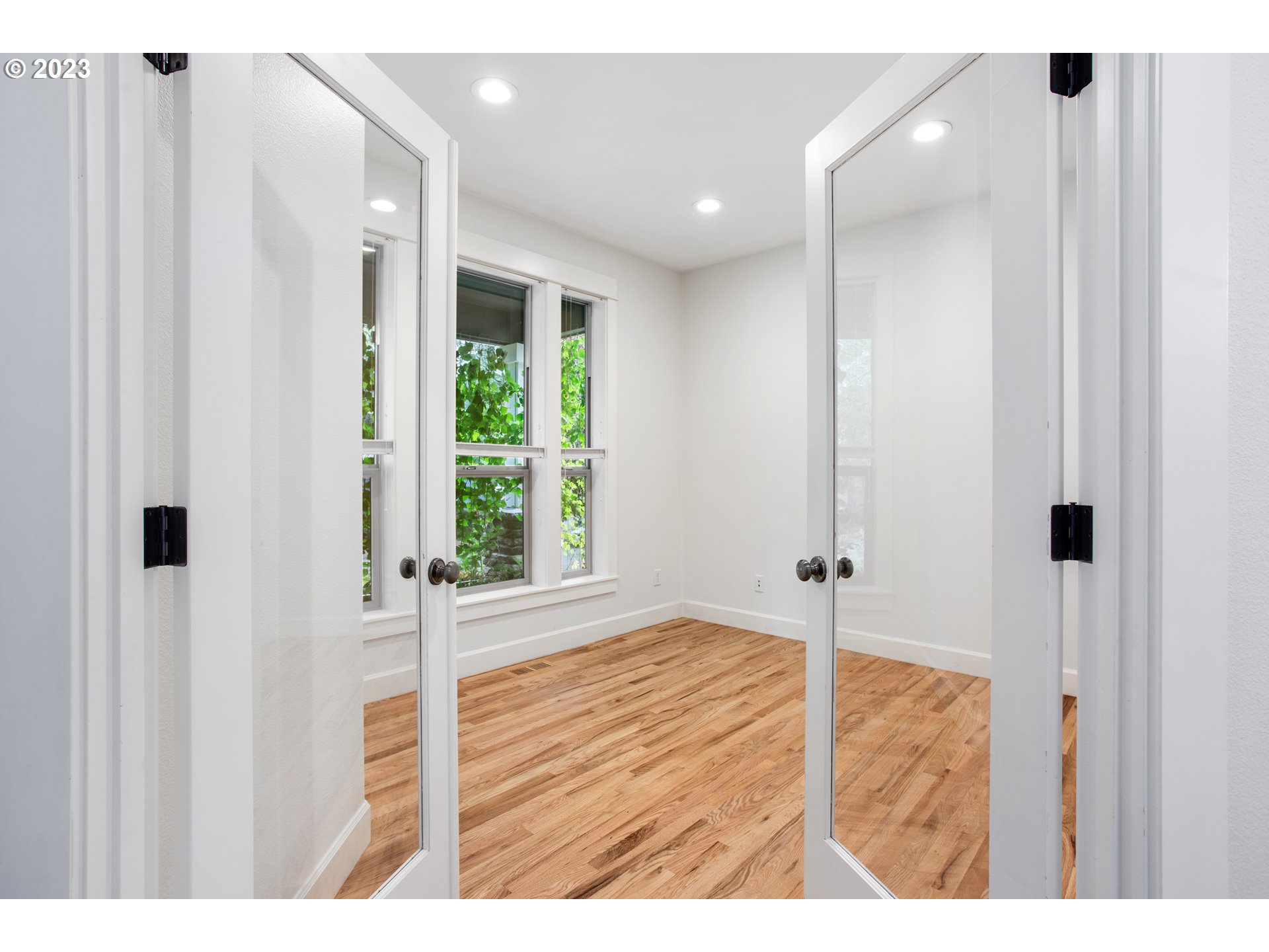 3035 Southwest Carson Street Portland, OR 97219 - Photo 16 of 36 Gallery Image 16